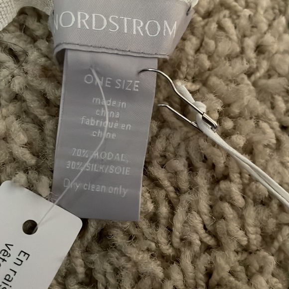 Sheer scarf - Picture 3 of 3